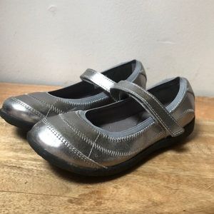 Hush Puppies Reese Silver Mary Jane shoes -  size 1/13.5